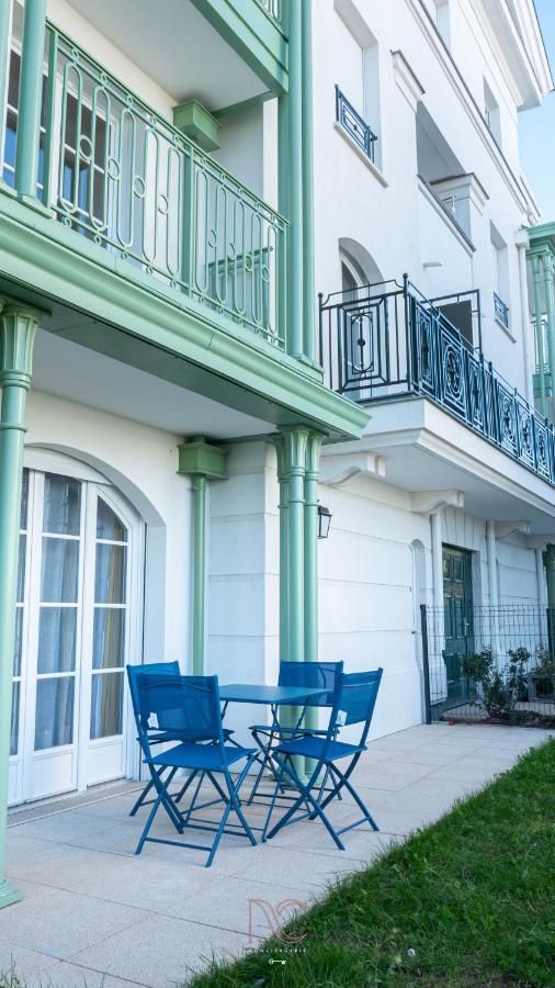 *DISNEYLAND/SERRIS* APPARTEMENT idéalement situé Esterno foto